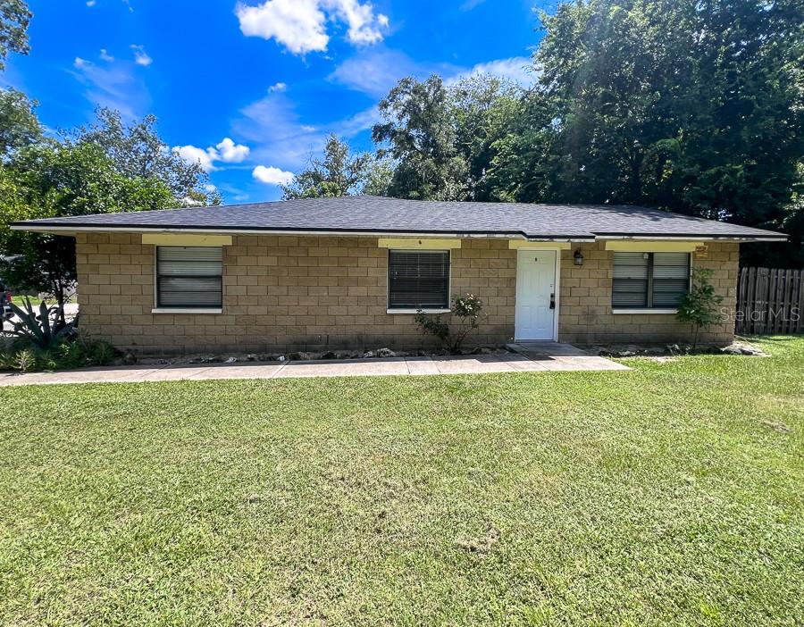 3BR/2BA duplex available now in Sugarfoot Oaks! This unit boasts over 1,000 square feet and features tile flooring throughout (no carpet), kitchen with fridge, range, dishwasher, newer cabinetry, dining area with access to the backyard, three bedrooms, and two bath. The backyard is fully fenced and has access to the utility room with washer/dryer hookups. It is conveniently located near bus lines, The Oaks Mall, I-75, and North Florida Regional Medical Center. Celebration Pointe and Butler Plaza are just a jump away! Rent includes lawn care. Call our office today to schedule a showing!
$60.00 Non-Refundable Application Fee (per adult over the age of 18)
$60.00 Non-Refundable Guarantor Fee (if Applicable)
$250.00 Leasing Fee (Due at Time of Lease Signing)
$1,100.00 Security Deposit (Due at Time of Lease Signing)
$250.00 per pet, per year, non-refundable for pets less than 30 lbs
$300.00 per pet, per year, non-refundable for pets over 30 lbs
$25.00 per month pet rent