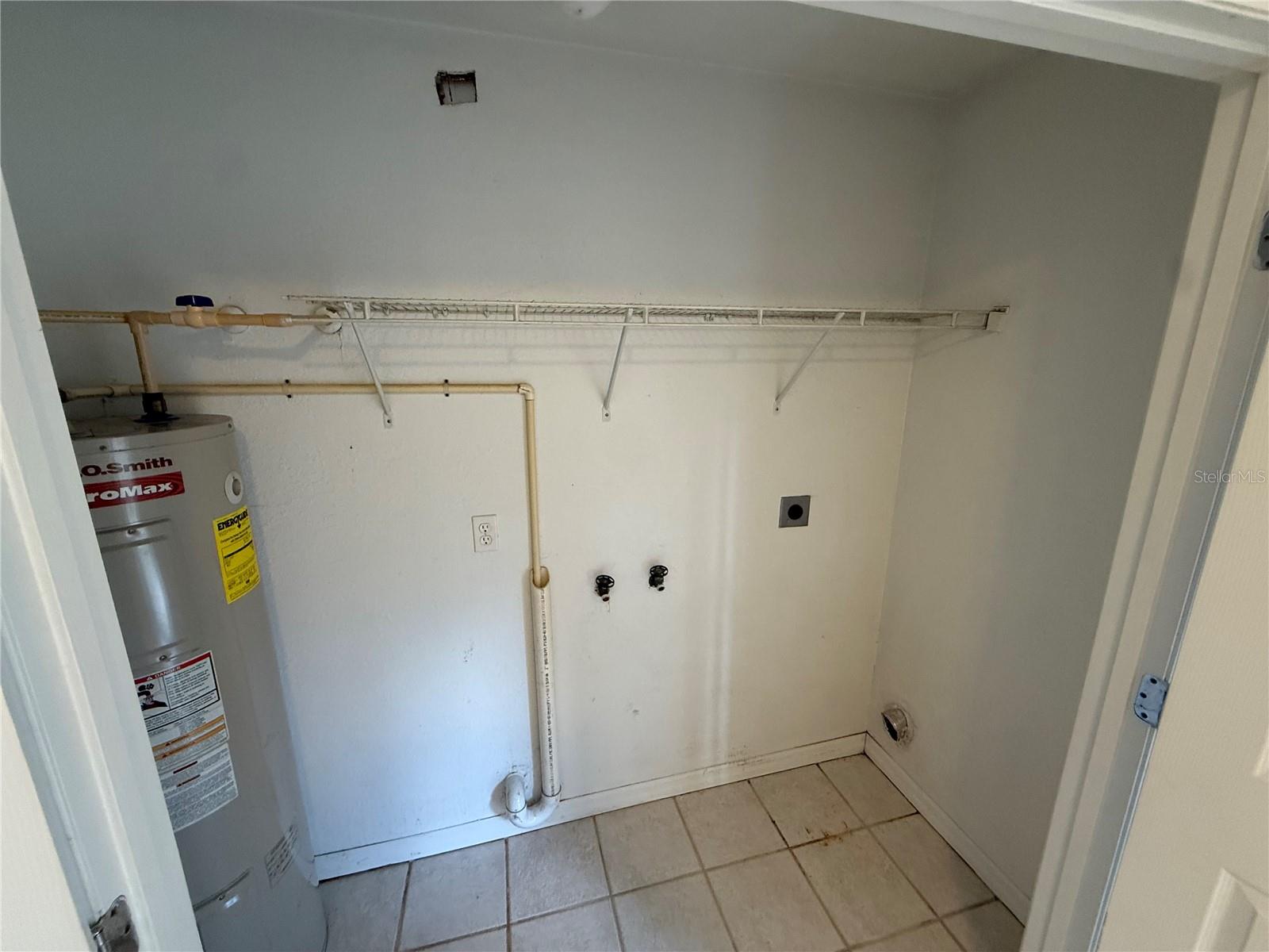 LEIGHTON ESTATE - Residential Lease