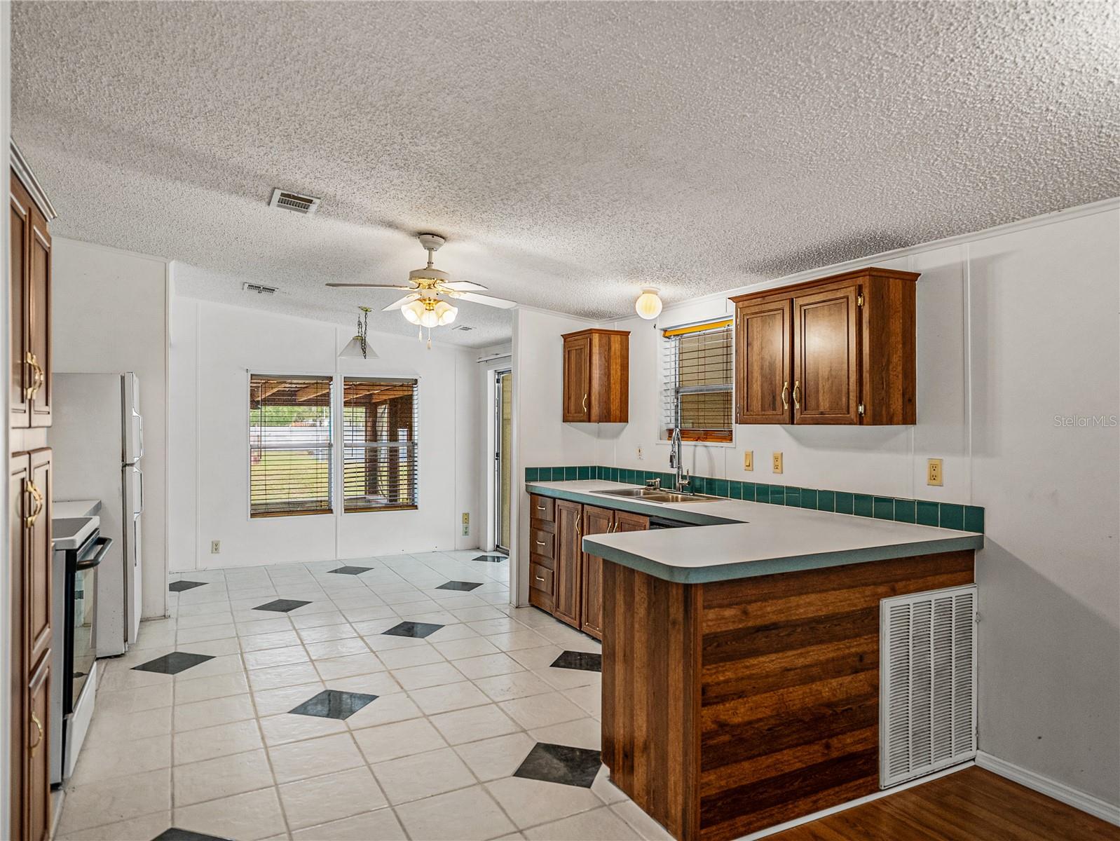COUNTRY KNOLL PH 02 - Residential