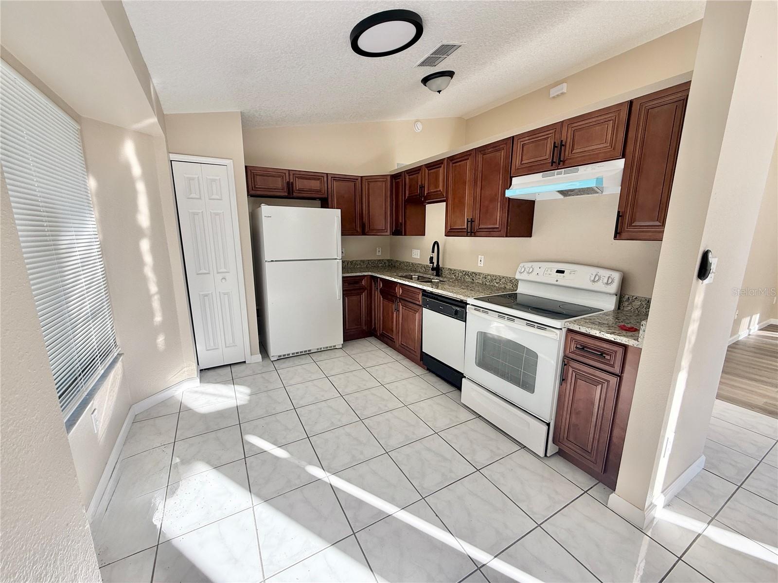 HARBOR TOWN - Residential Lease