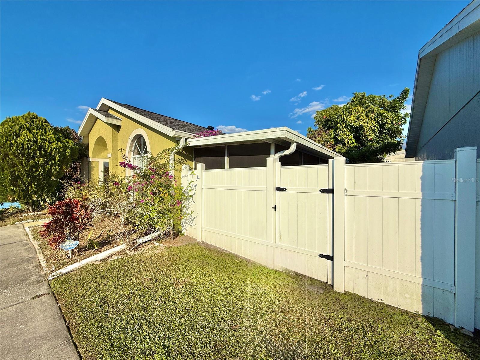 HARBOR TOWN - Residential Lease