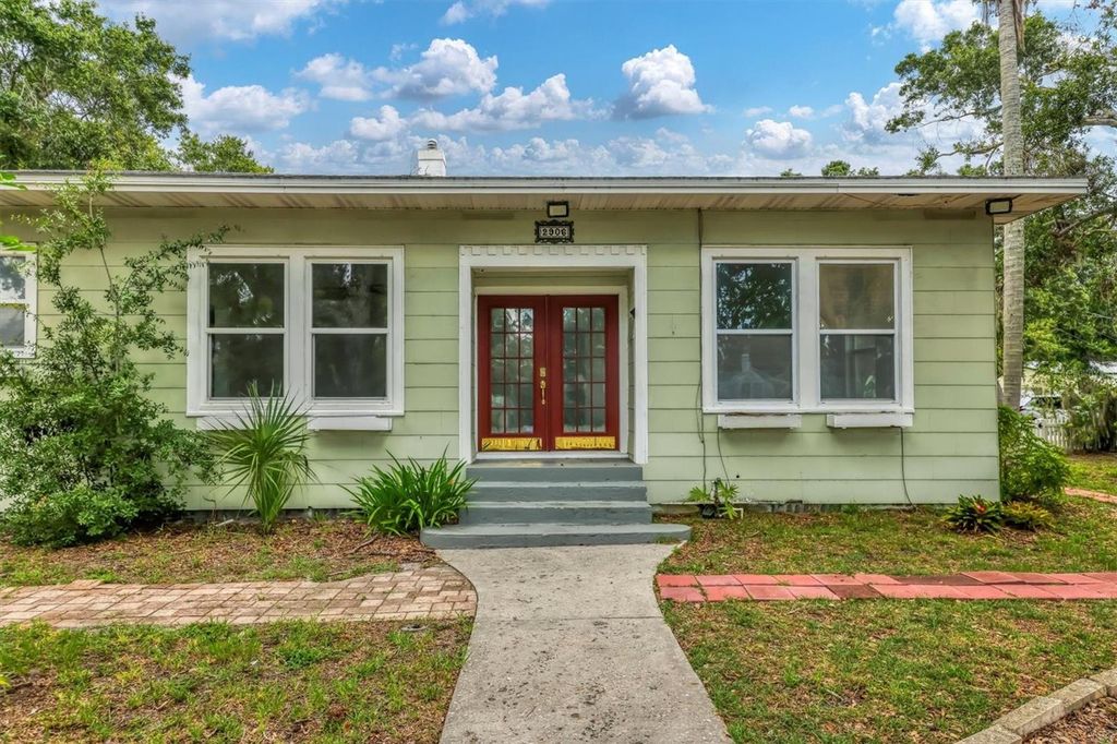 Photo of 2906 9th Avenue W, Bradenton, FL 34205 (MLS # A4660797)