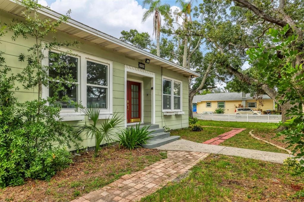 Photo of 2906 9th Avenue W, Bradenton, FL 34205 (MLS # A4660797)