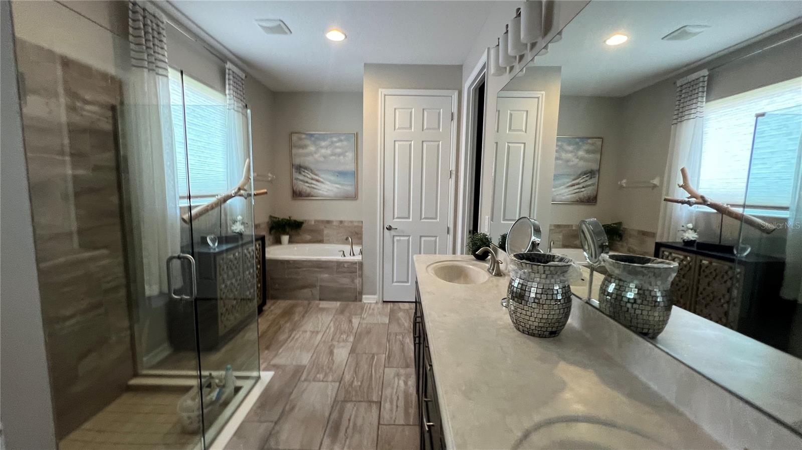 RIVIERA BELLA UNIT 2B - Residential