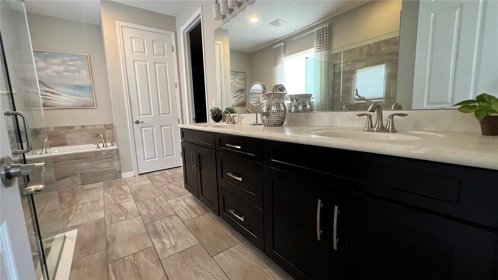 RIVIERA BELLA UNIT 2B - Residential