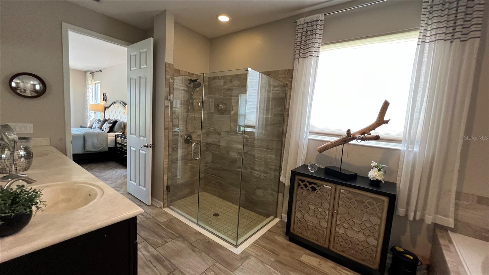 RIVIERA BELLA UNIT 2B - Residential