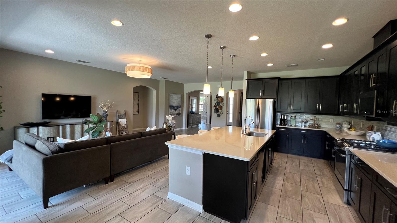 RIVIERA BELLA UNIT 2B - Residential