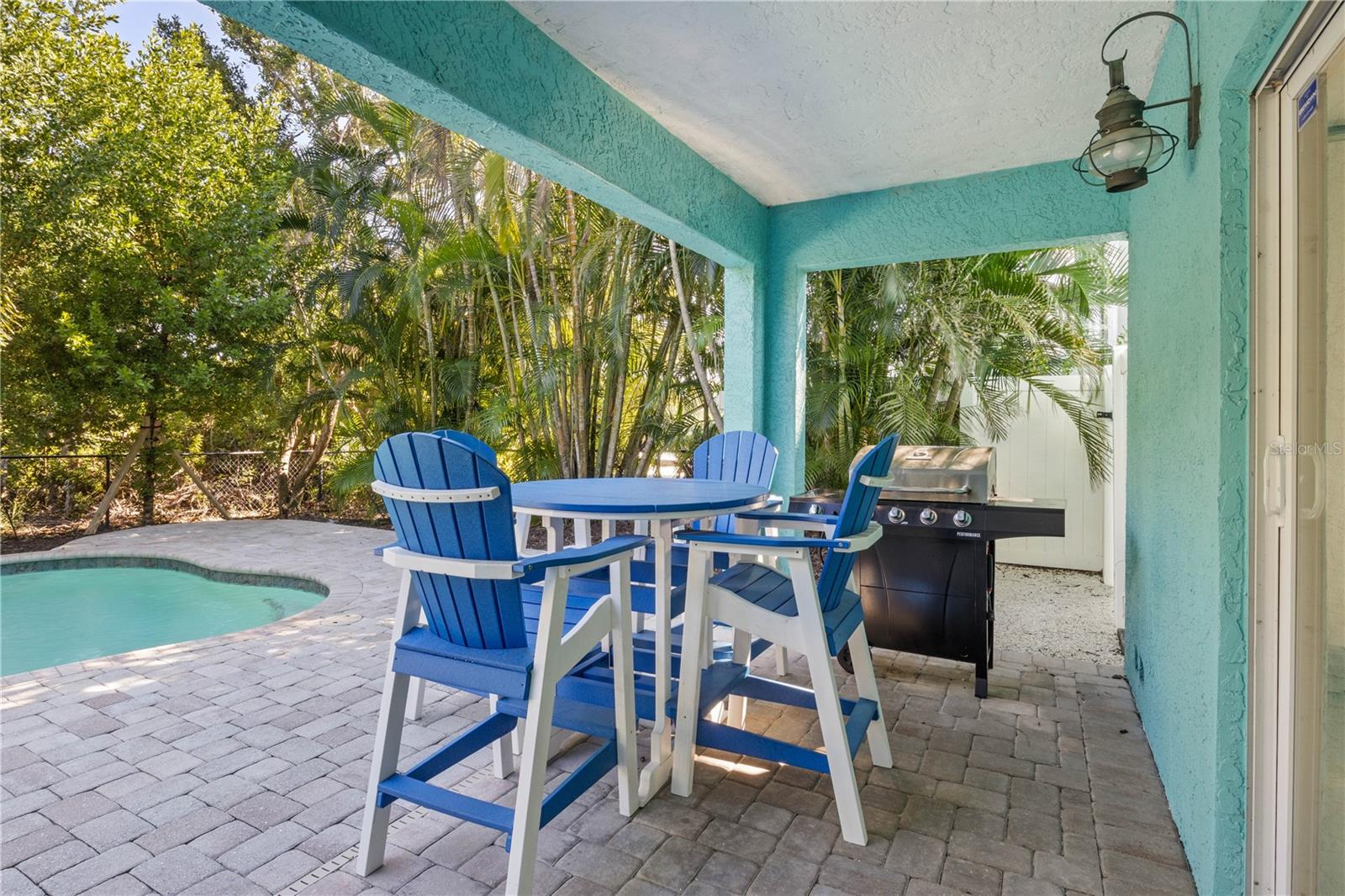 ISLAND VIEWS - Residential
