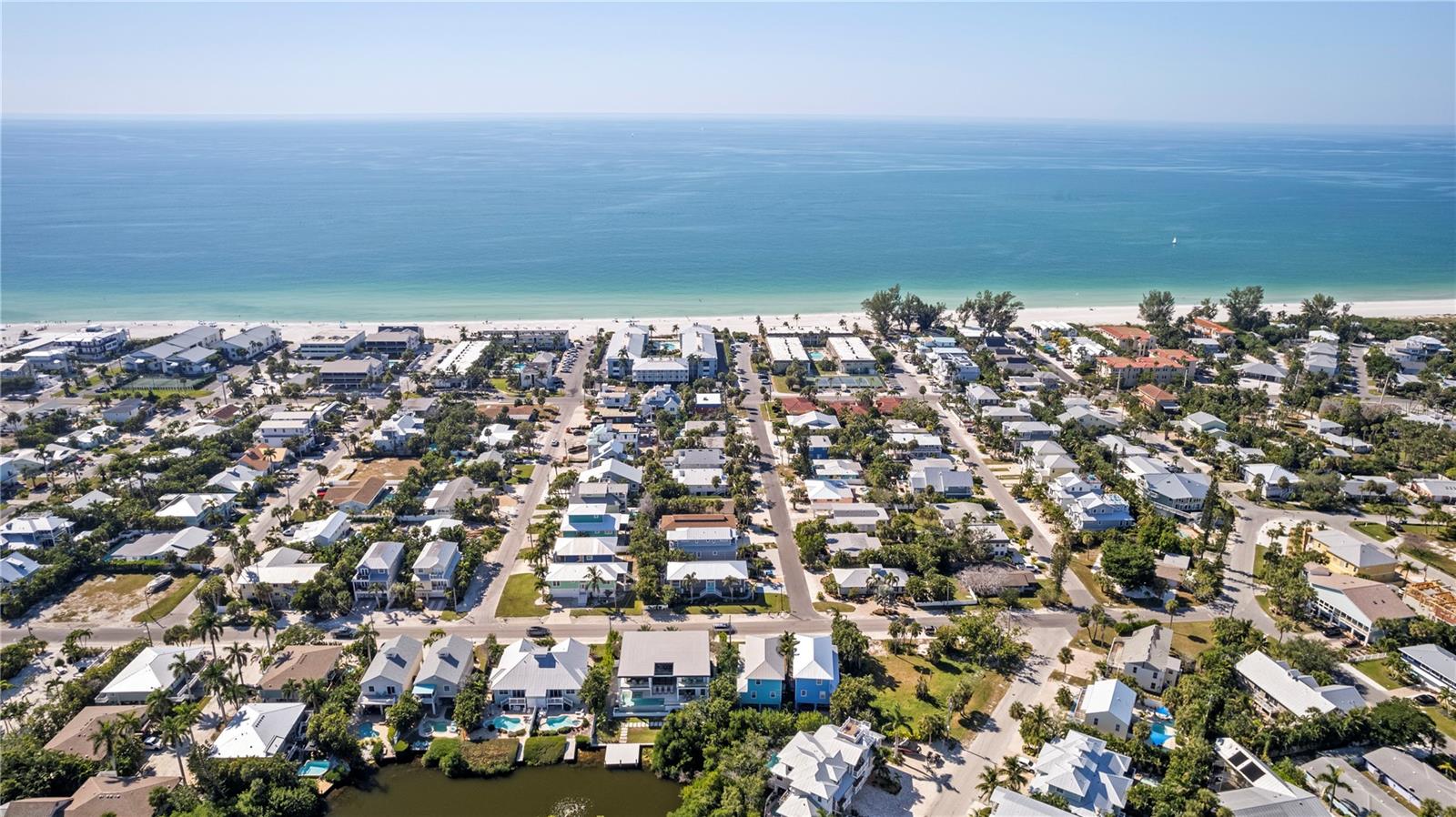 ISLAND VIEWS - Residential