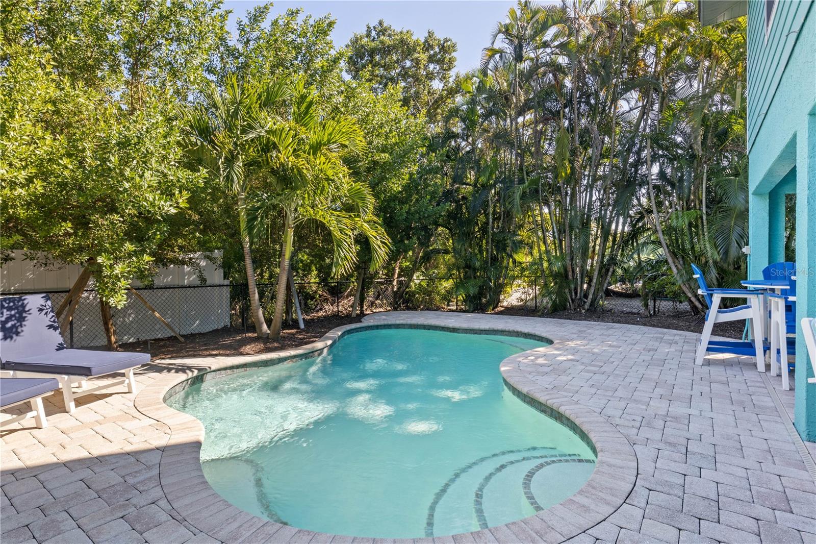 ISLAND VIEWS - Residential