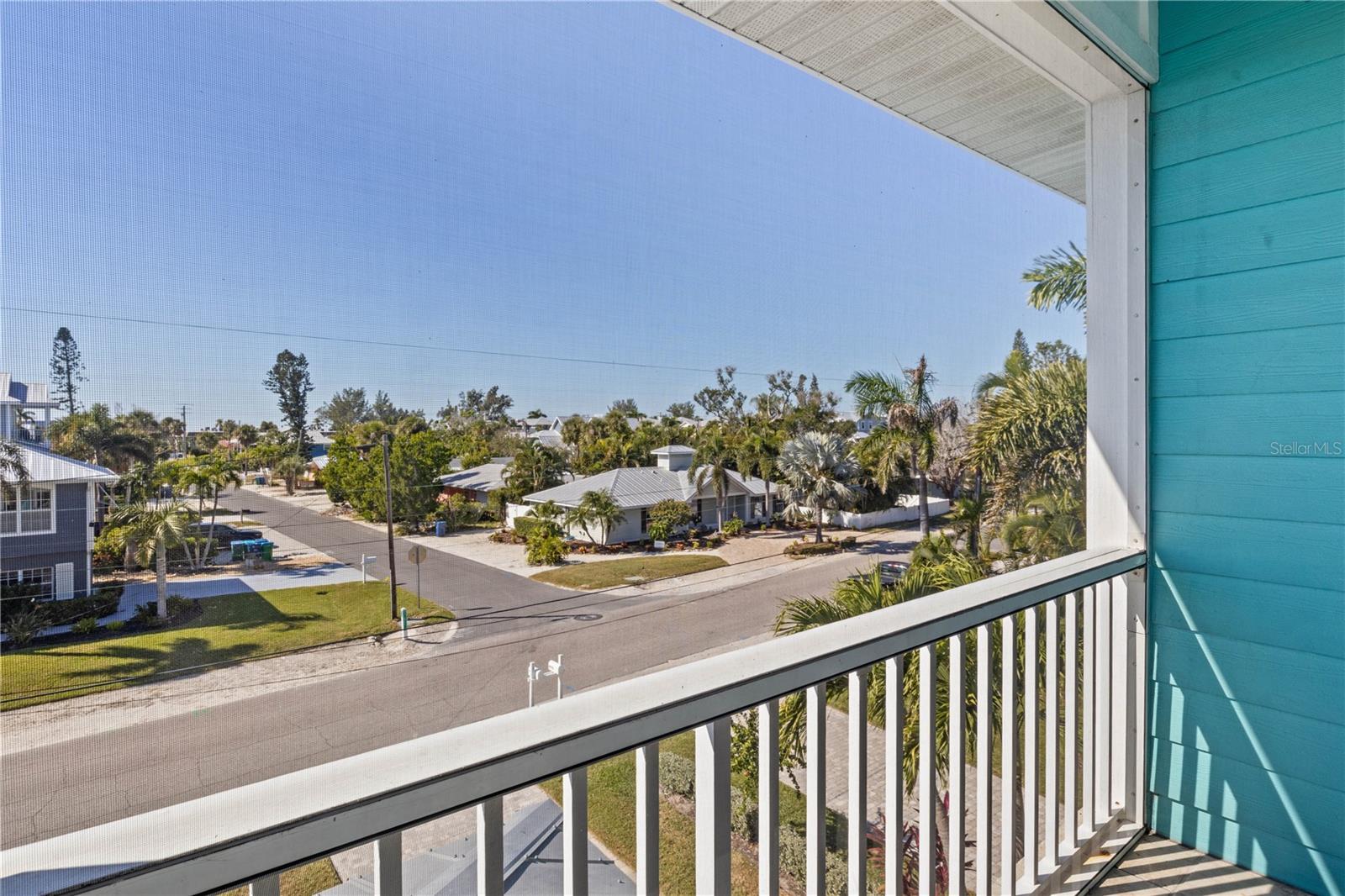 ISLAND VIEWS - Residential