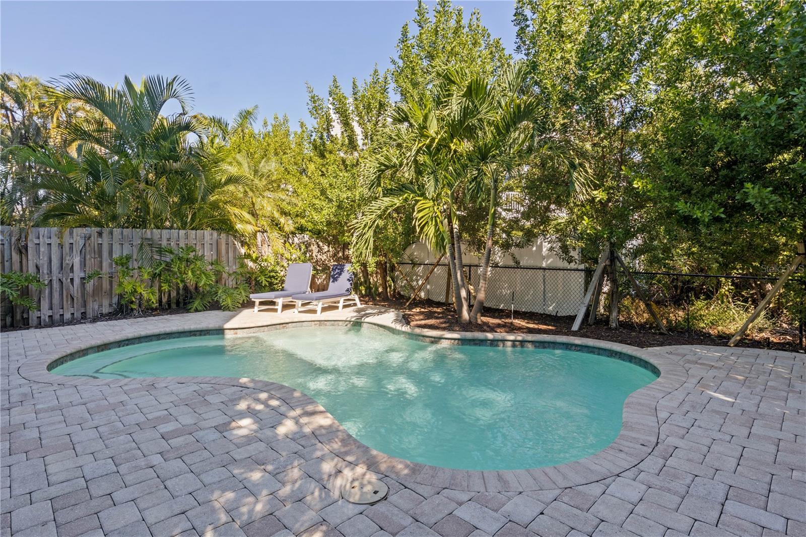 ISLAND VIEWS - Residential
