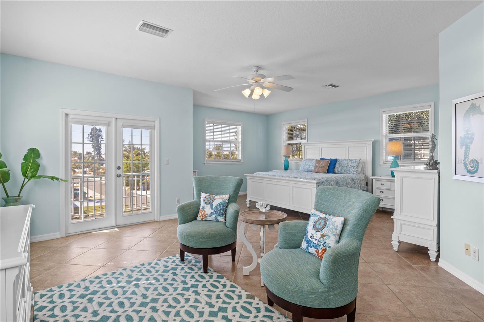 ISLAND VIEWS - Residential