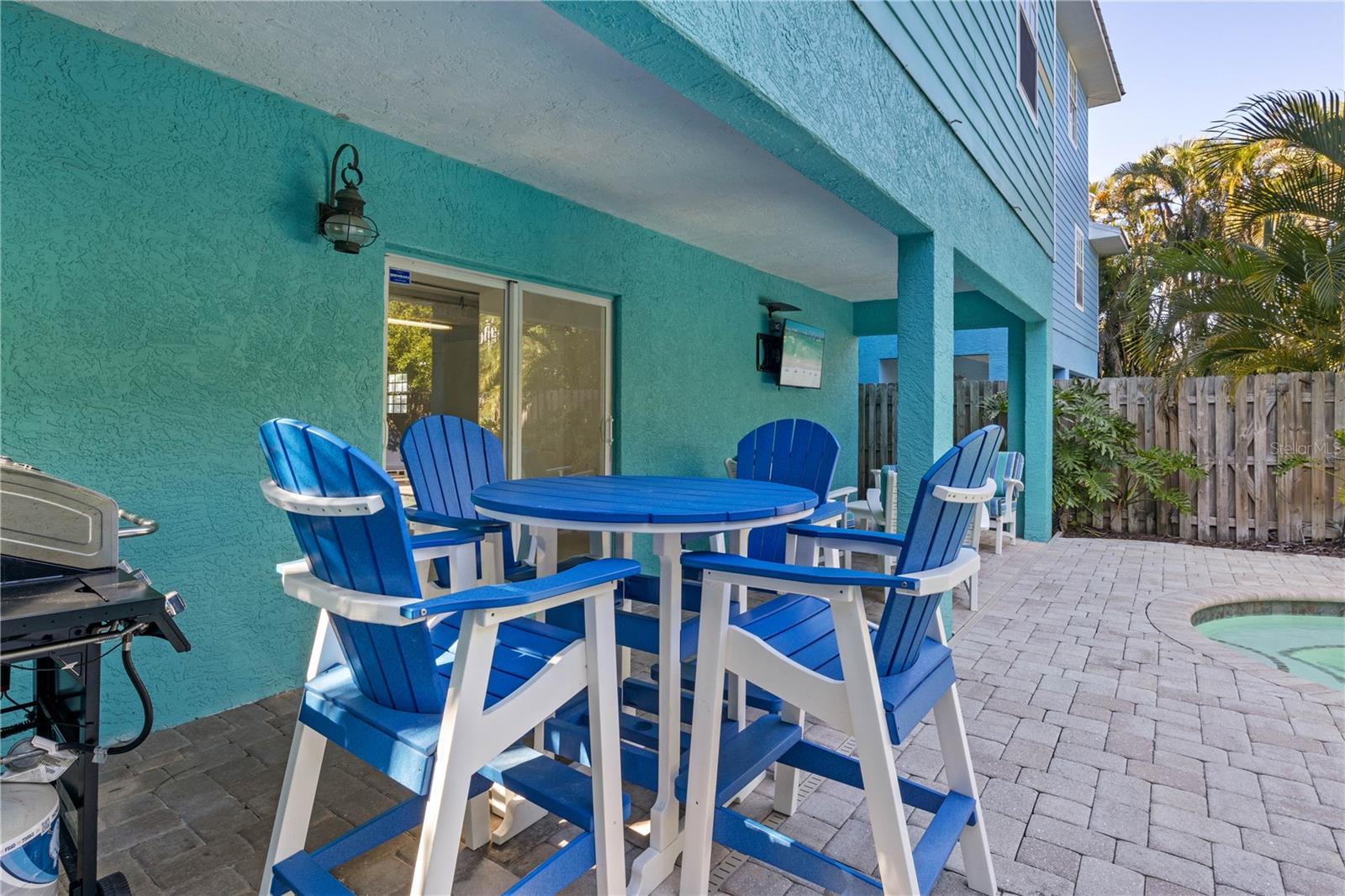 ISLAND VIEWS - Residential