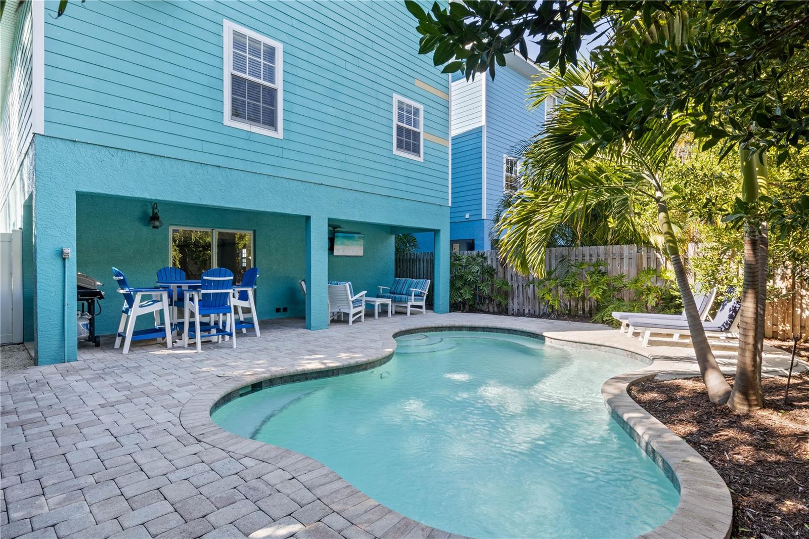 ISLAND VIEWS - Residential