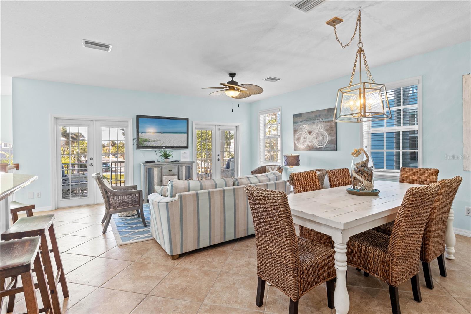 ISLAND VIEWS - Residential