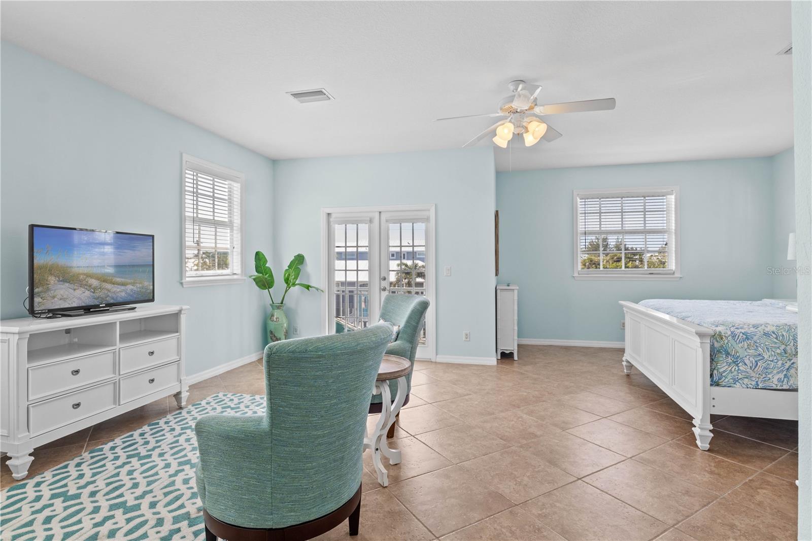 ISLAND VIEWS - Residential