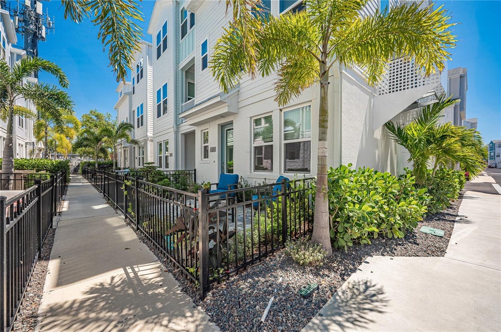 Photo of 2400 Ezzell Court, Sarasota, FL 34237 (MLS # A4704666)