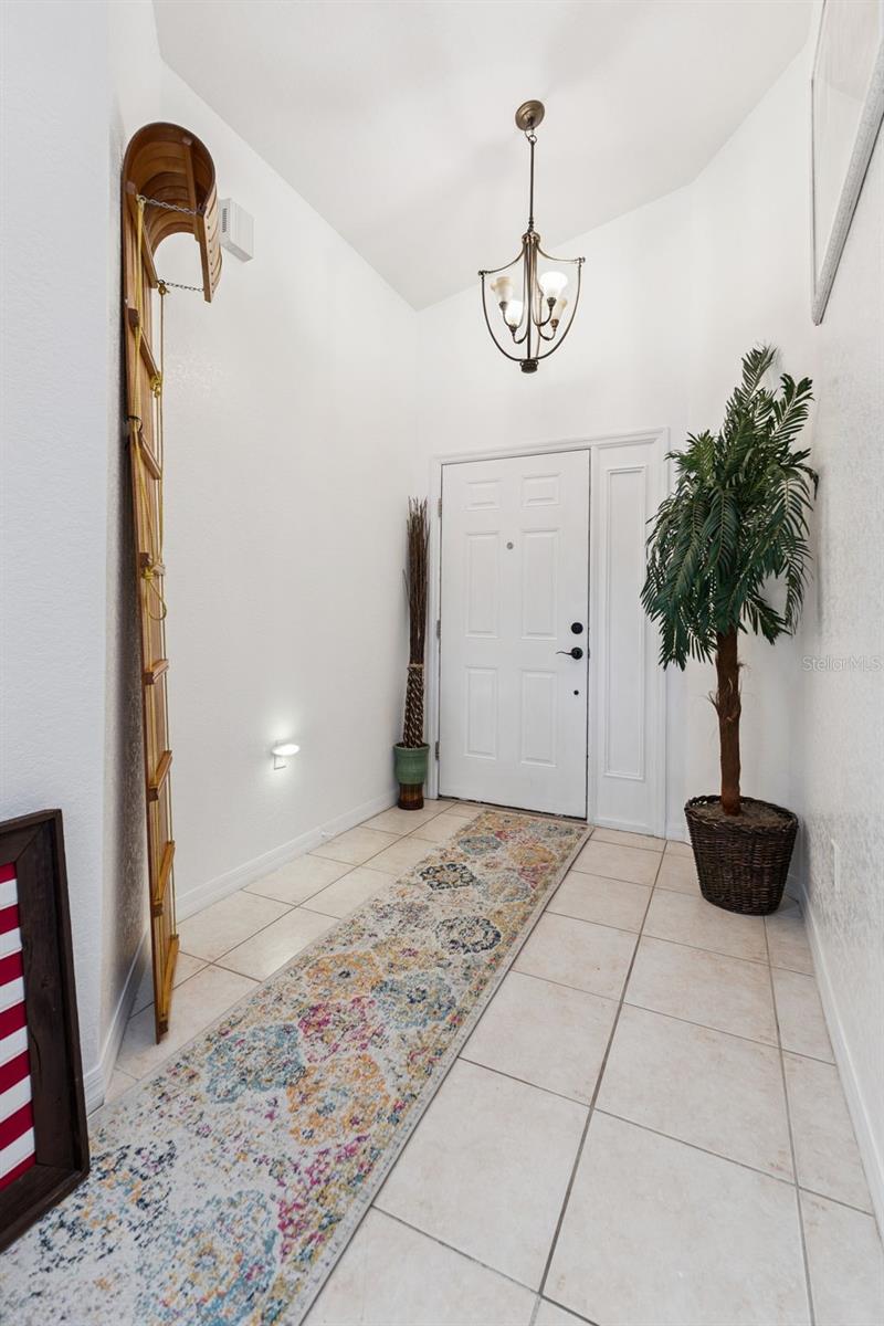 452 LAKE SUZANNE DRIVE