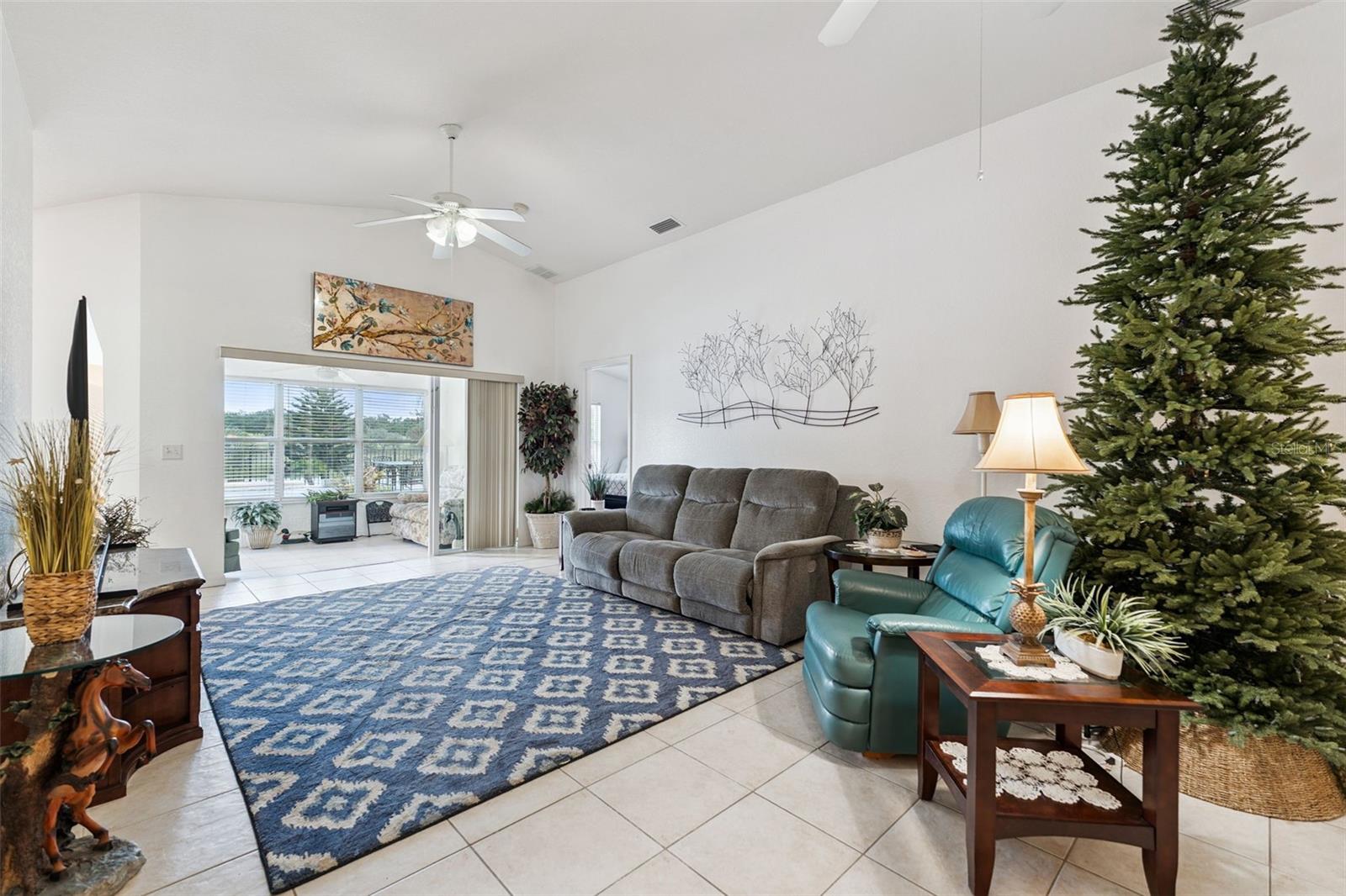 452 LAKE SUZANNE DRIVE