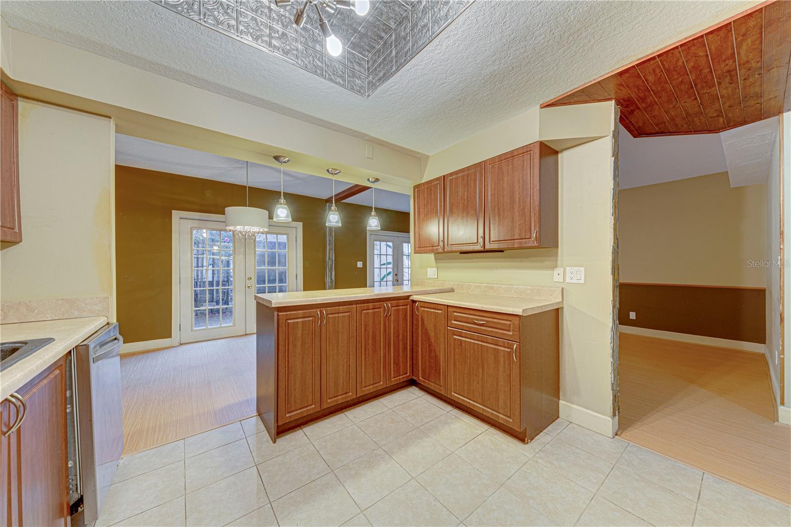 CASTILLE TWNHMS CONDO - Residential