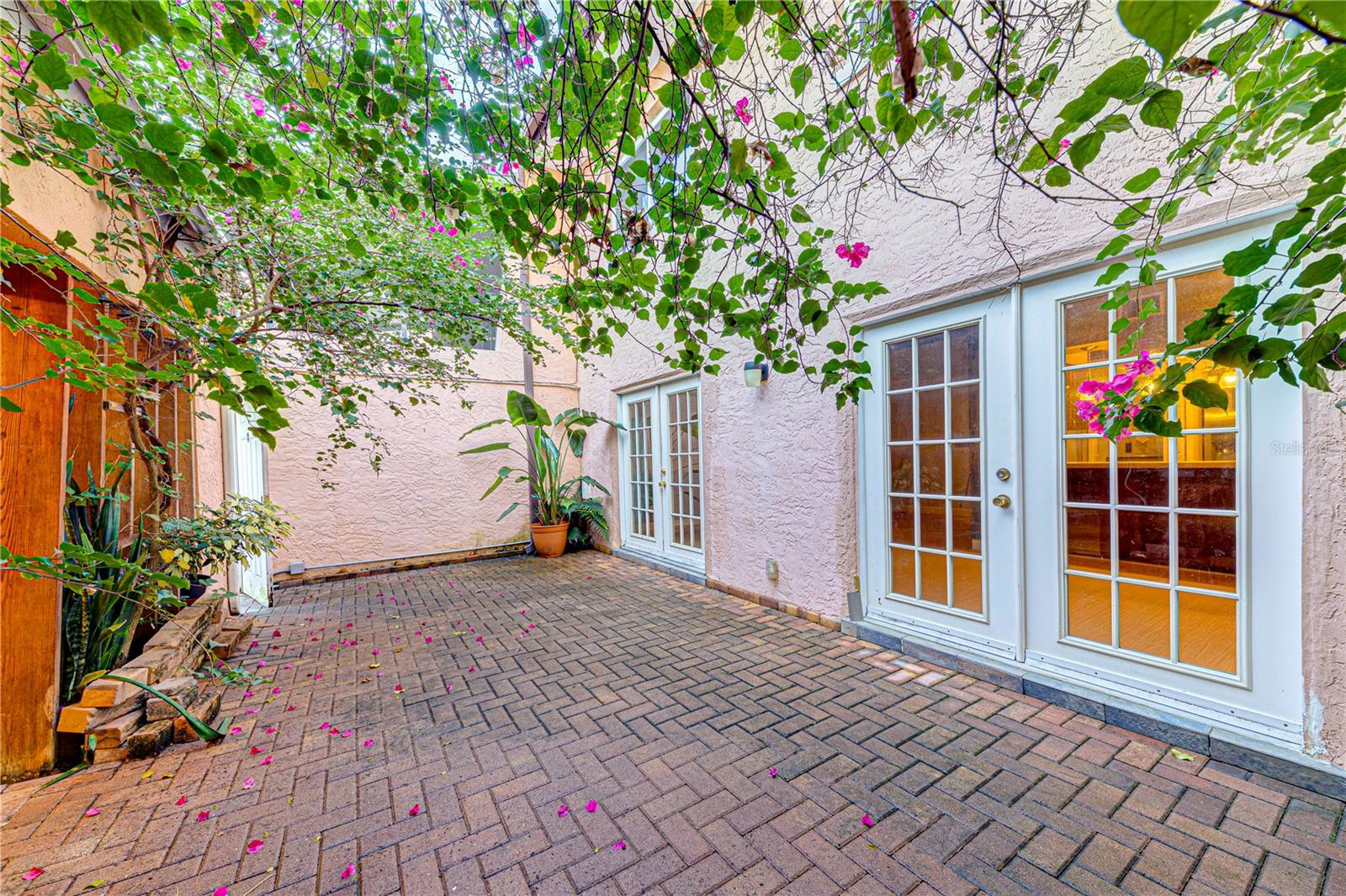 CASTILLE TWNHMS CONDO - Residential