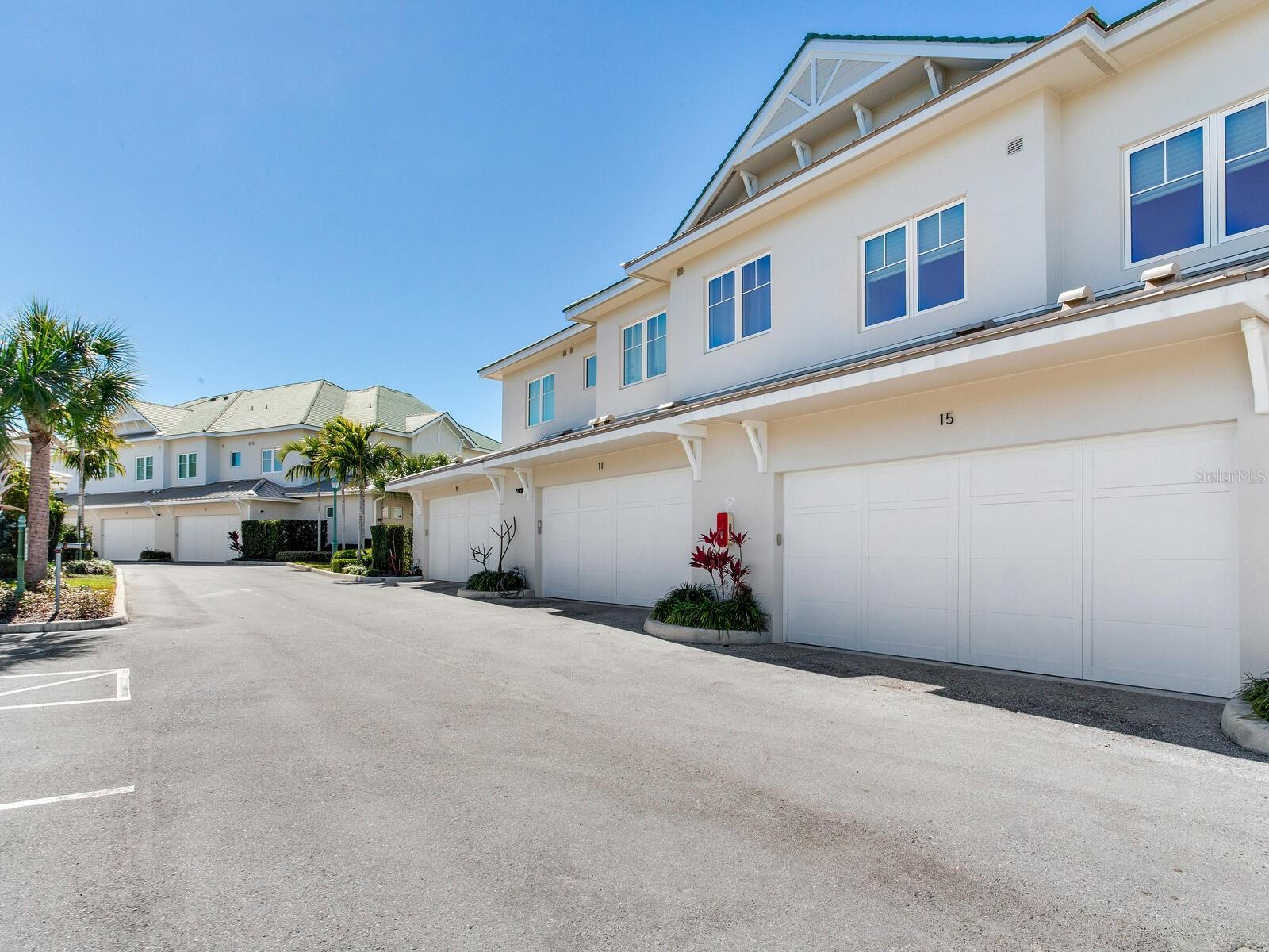 CARRIAGE HOMES AT BELLEVIEW PLACE CONDO - Residential