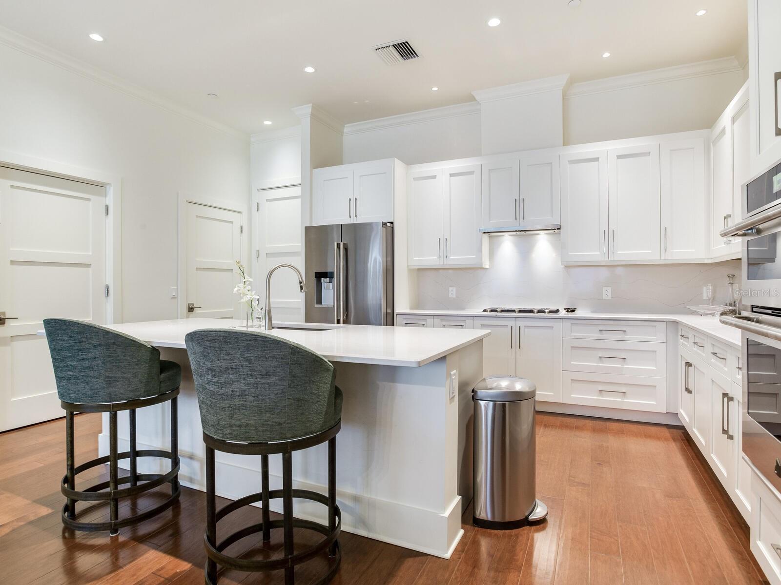 CARRIAGE HOMES AT BELLEVIEW PLACE CONDO - Residential