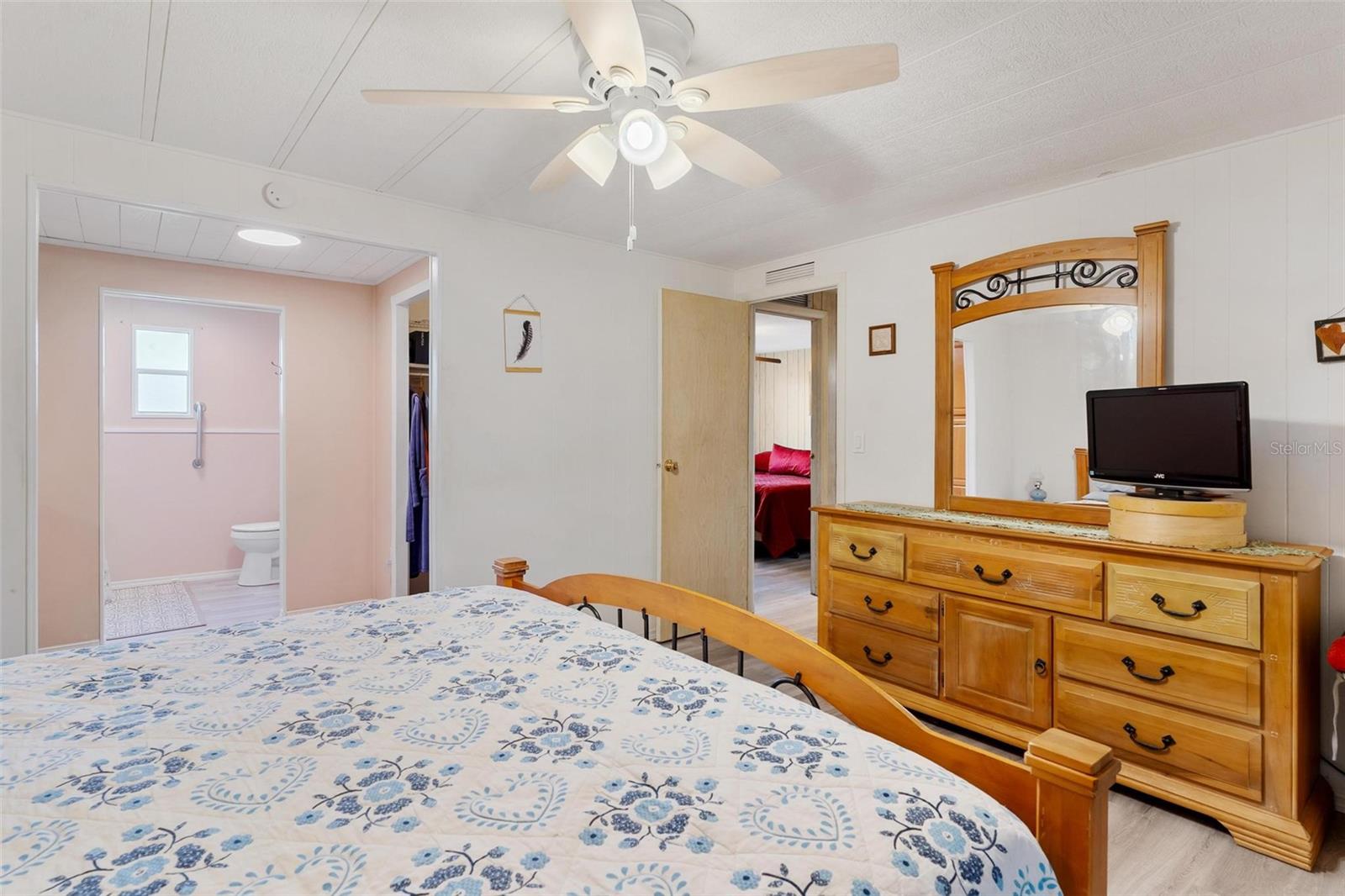 LEESBURG EAST COACHWOOD COLONY - Residential