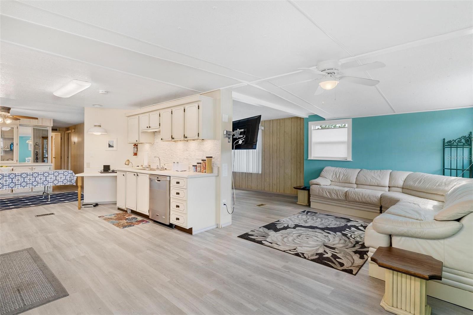 LEESBURG EAST COACHWOOD COLONY - Residential