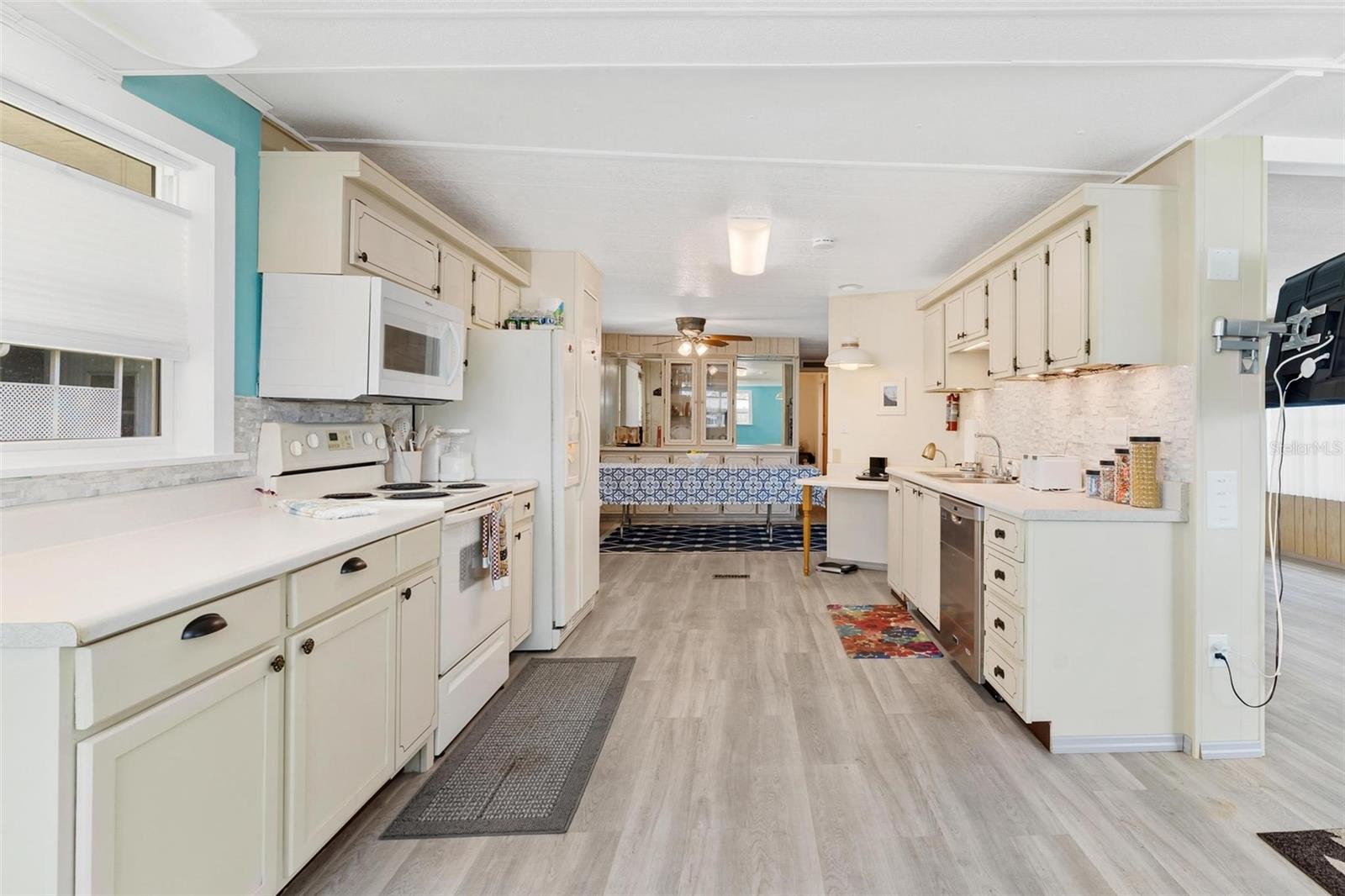 LEESBURG EAST COACHWOOD COLONY - Residential