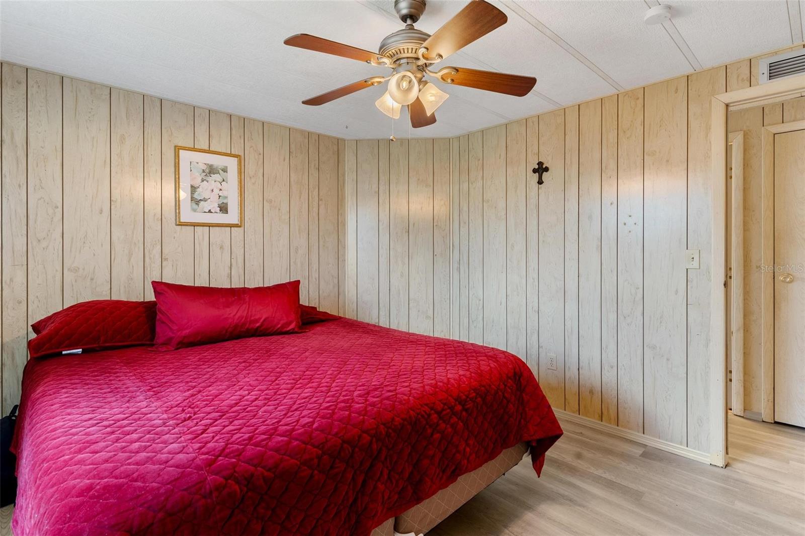 LEESBURG EAST COACHWOOD COLONY - Residential