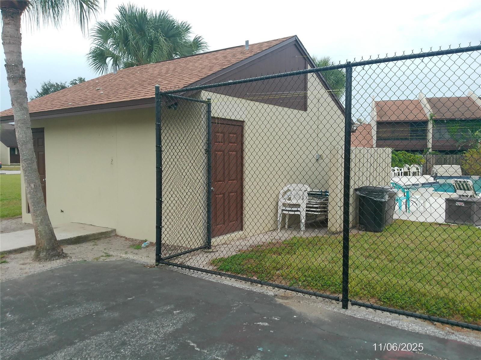 TOWNE AND COUNTRY - Residential