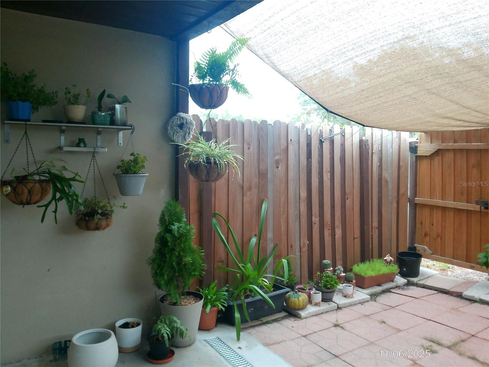 TOWNE AND COUNTRY - Residential