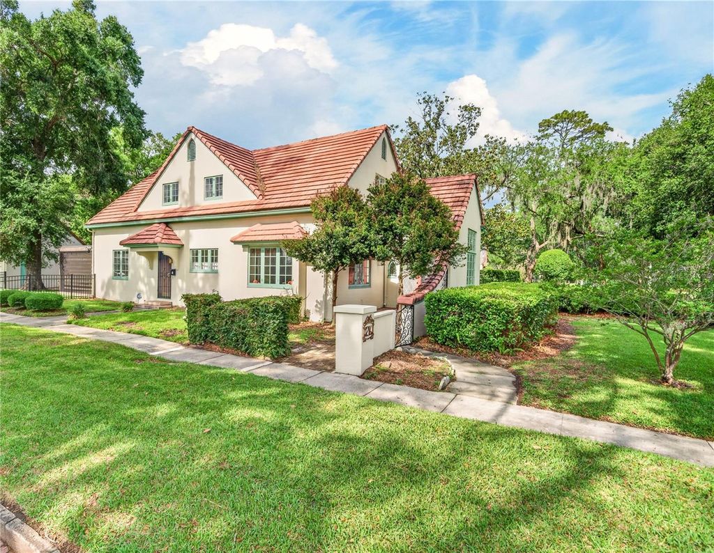 Photo of 1216 Golden Lane, Orlando, FL 32804 (MLS # O6406069)