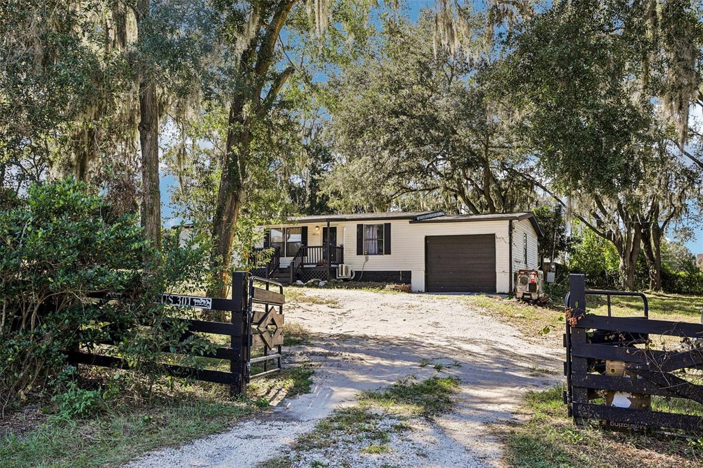 Photo of 14100 S Us Highway 301, Summerfield, FL 34491 (MLS # O6452327)