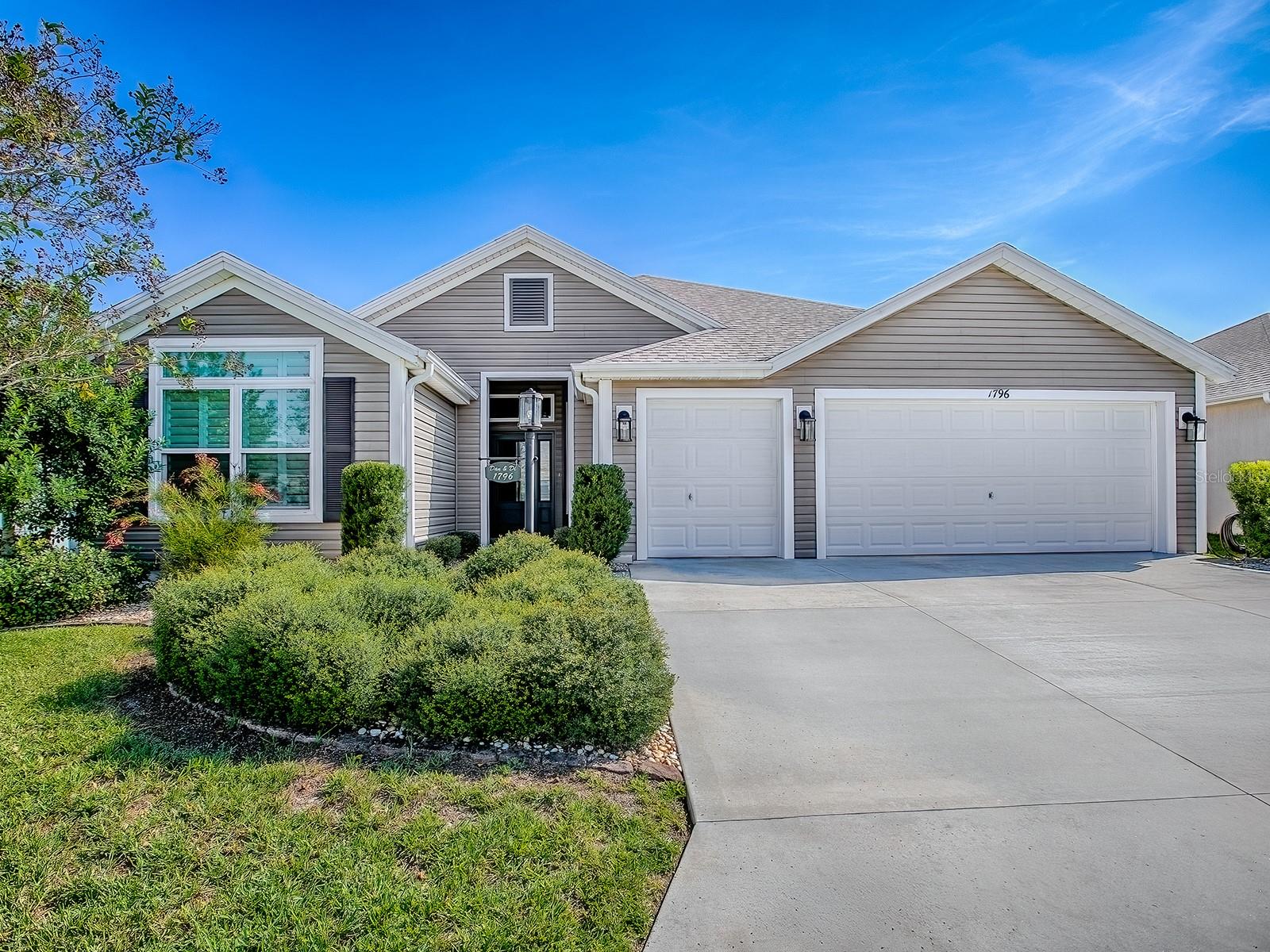 VILLAGES/SOUTHERN OAKS UN 40 - Residential