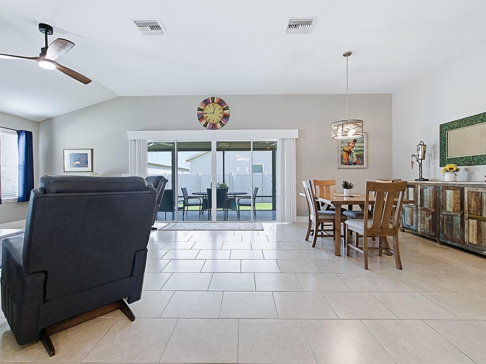 VILLAGES/SOUTHERN OAKS UN 40 - Residential