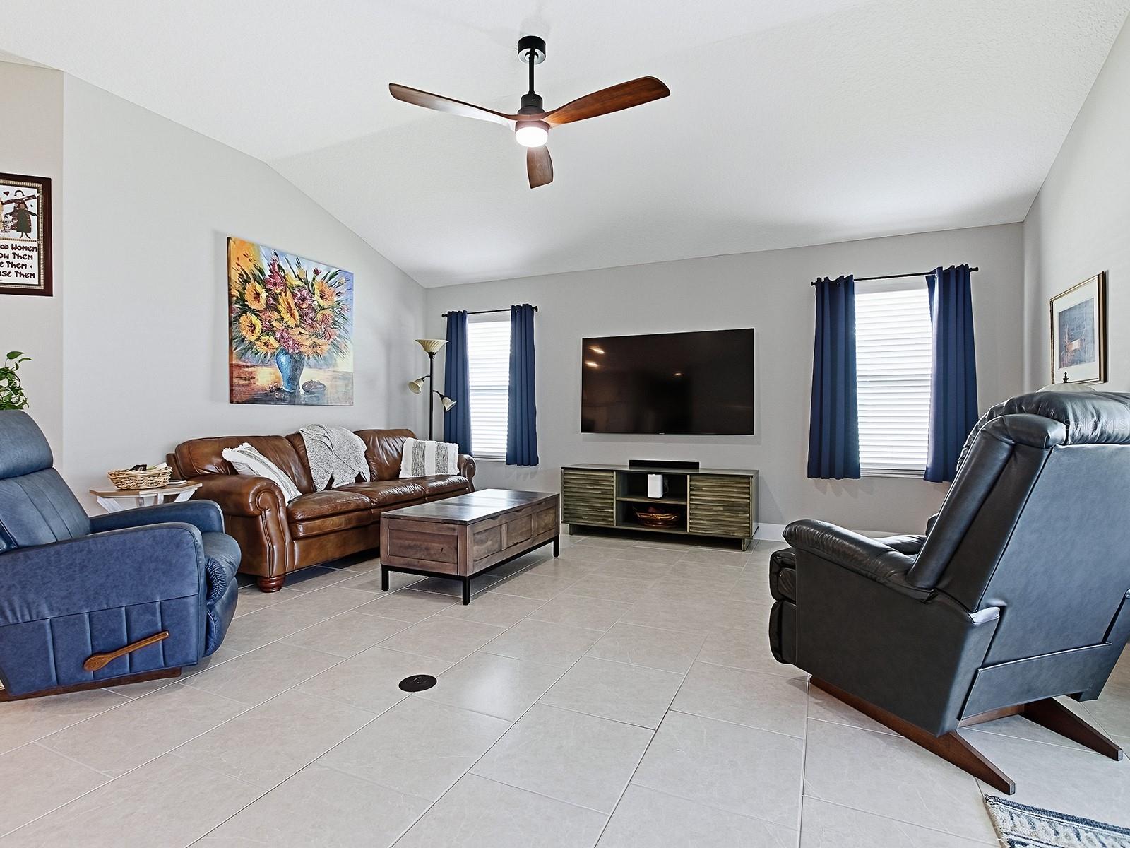 VILLAGES/SOUTHERN OAKS UN 40 - Residential