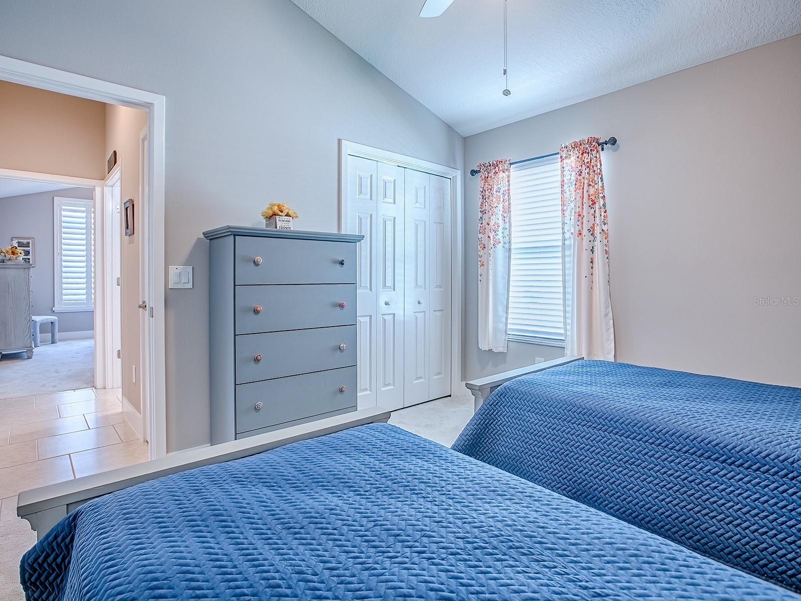 VILLAGES/SOUTHERN OAKS UN 40 - Residential