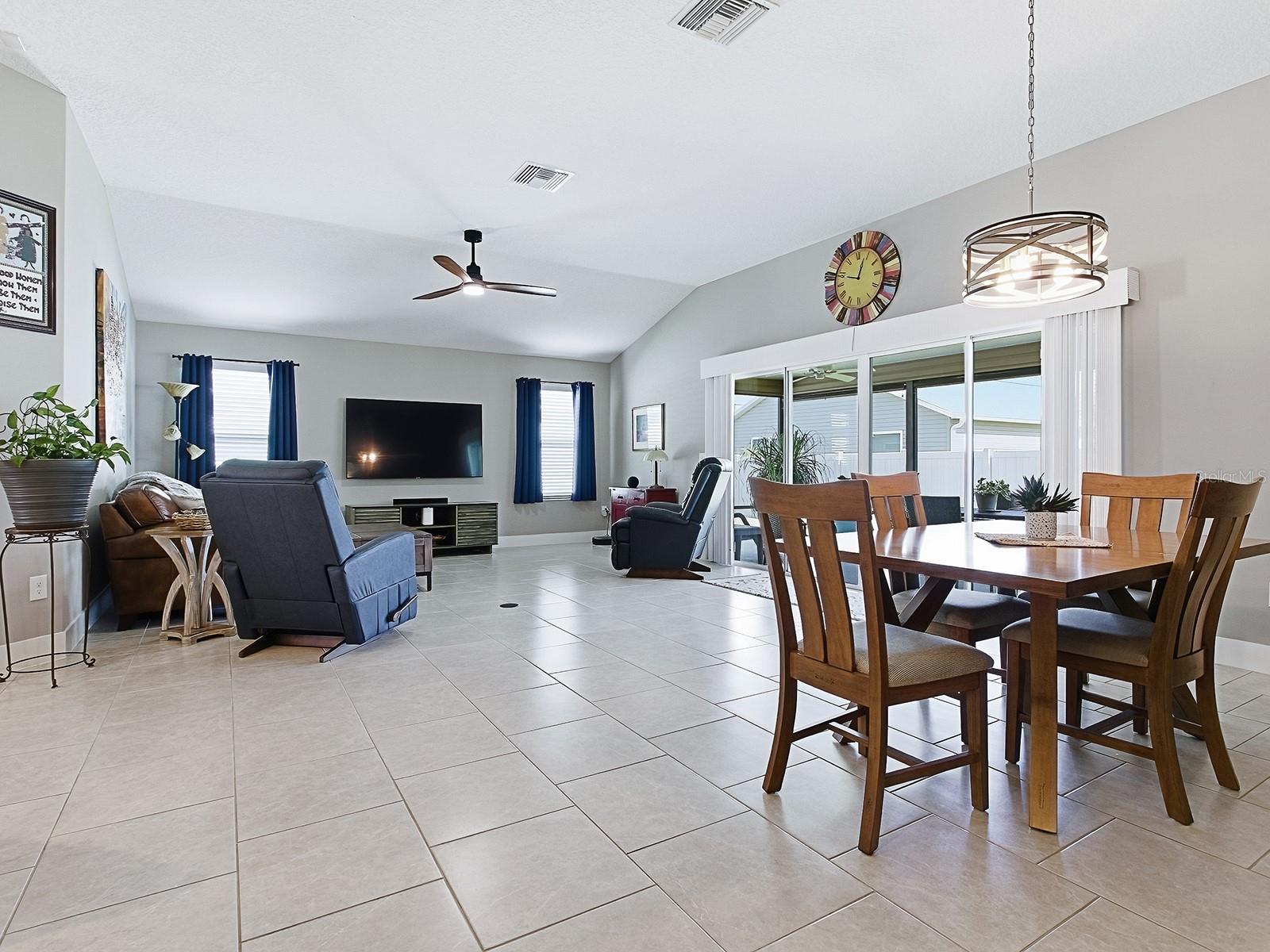 VILLAGES/SOUTHERN OAKS UN 40 - Residential