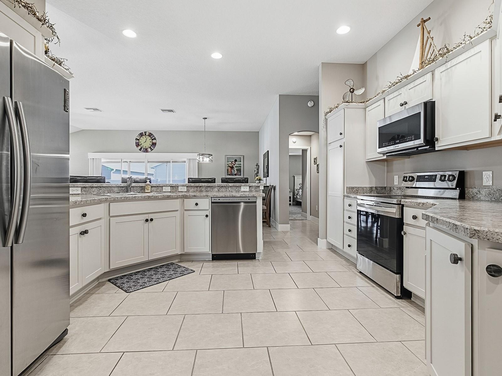 VILLAGES/SOUTHERN OAKS UN 40 - Residential