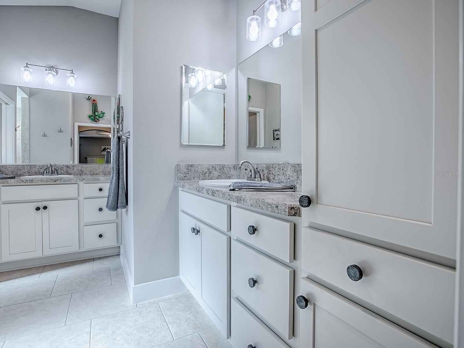 VILLAGES/SOUTHERN OAKS UN 40 - Residential