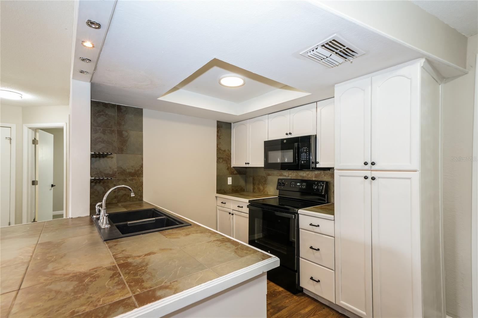 MOON LAKES ESTATES UNIT ELEVEN - Residential Lease