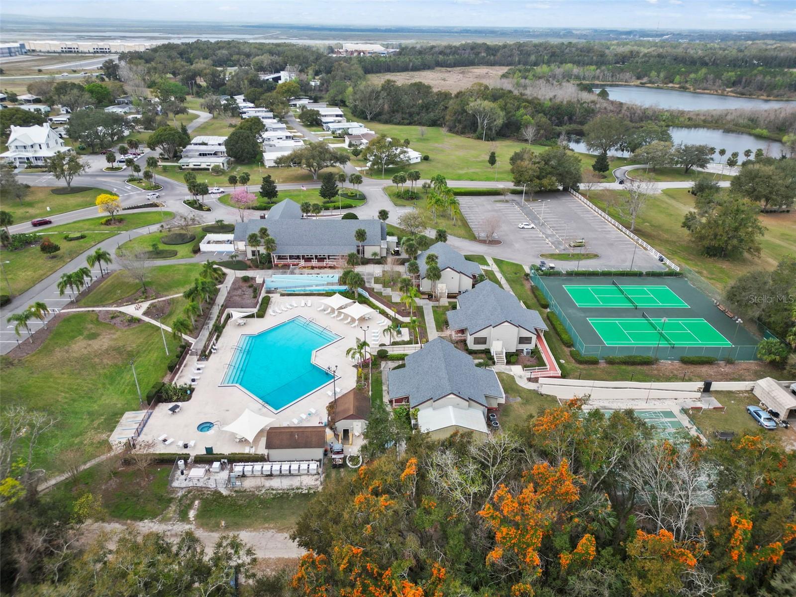 ZELLWOOD STATION - Residential