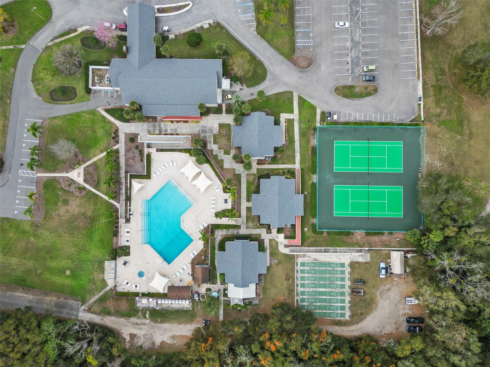 ZELLWOOD STATION - Residential