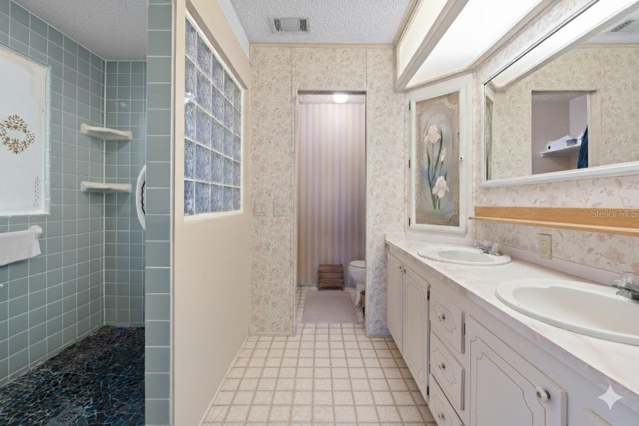 ZELLWOOD STATION - Residential