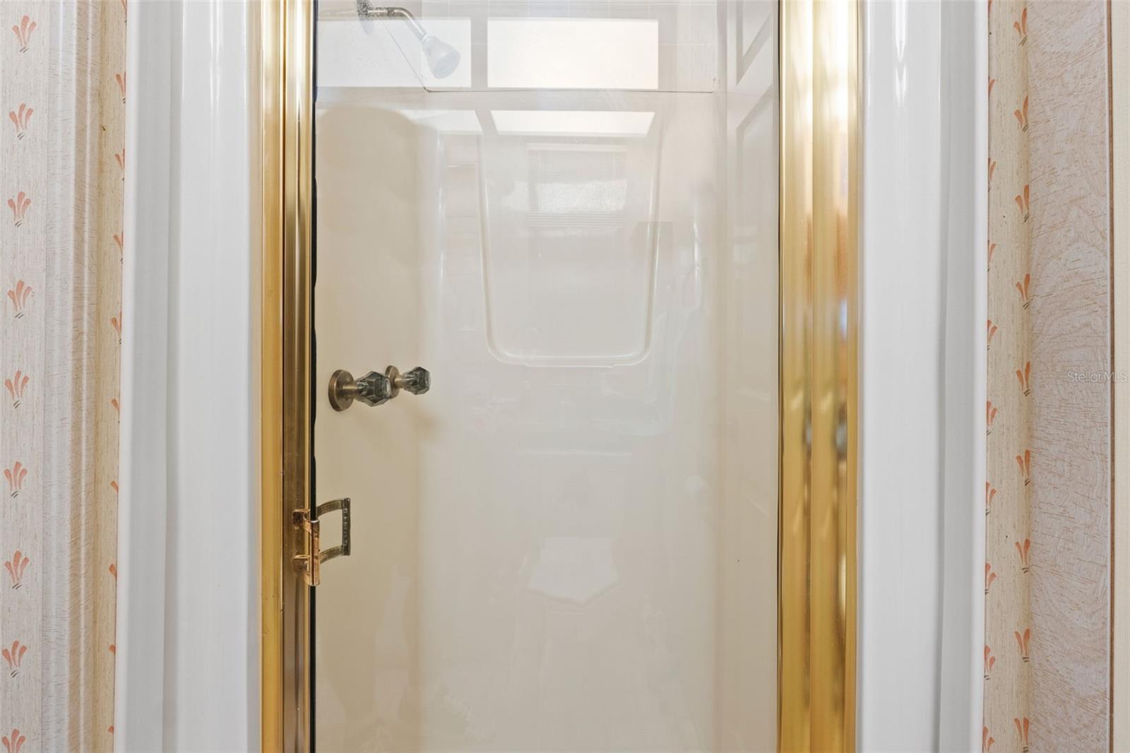 ZELLWOOD STATION - Residential