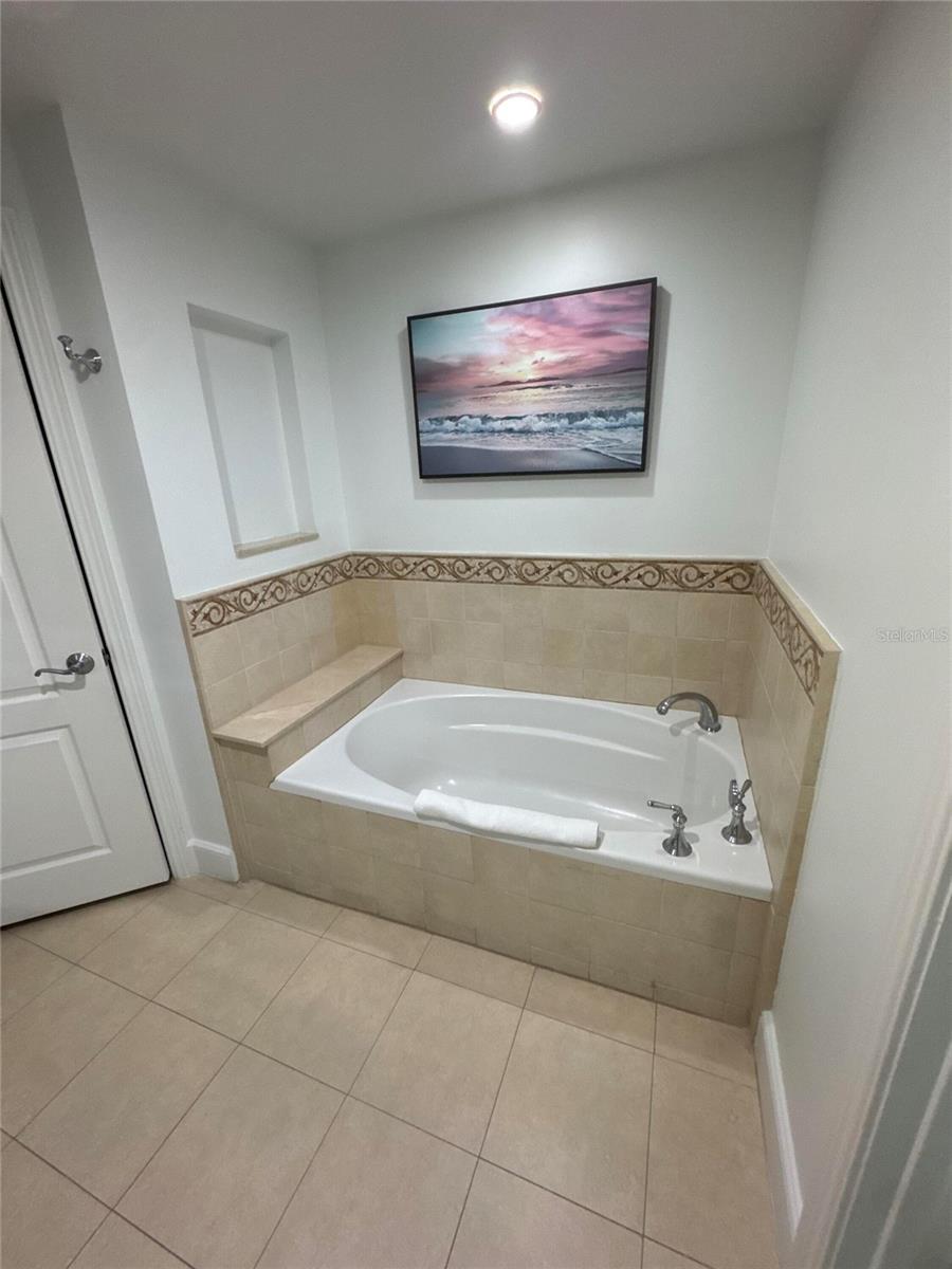 REUNION GRANDE CONDO - Residential