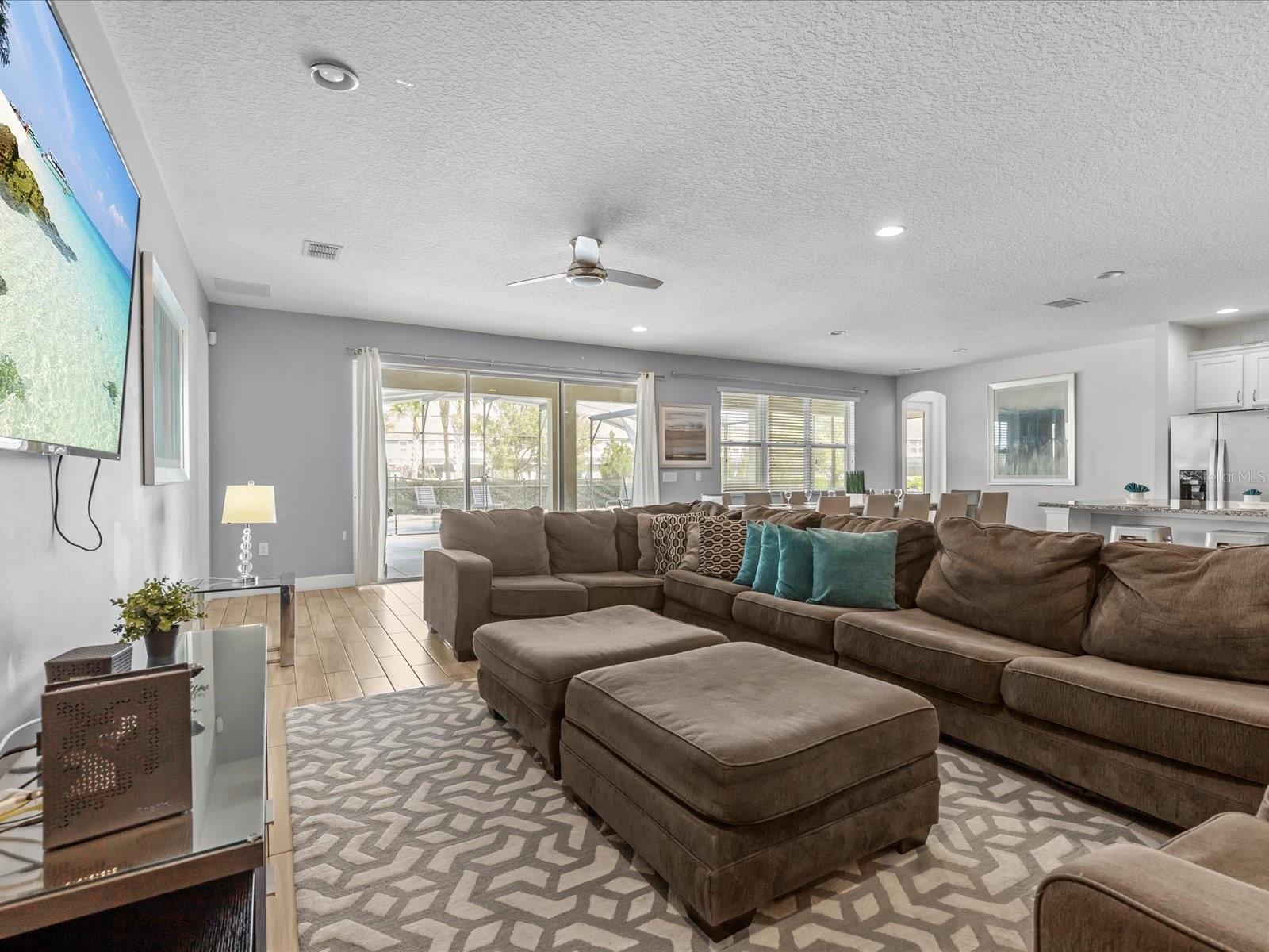 6012 OAK GREEN LOOP